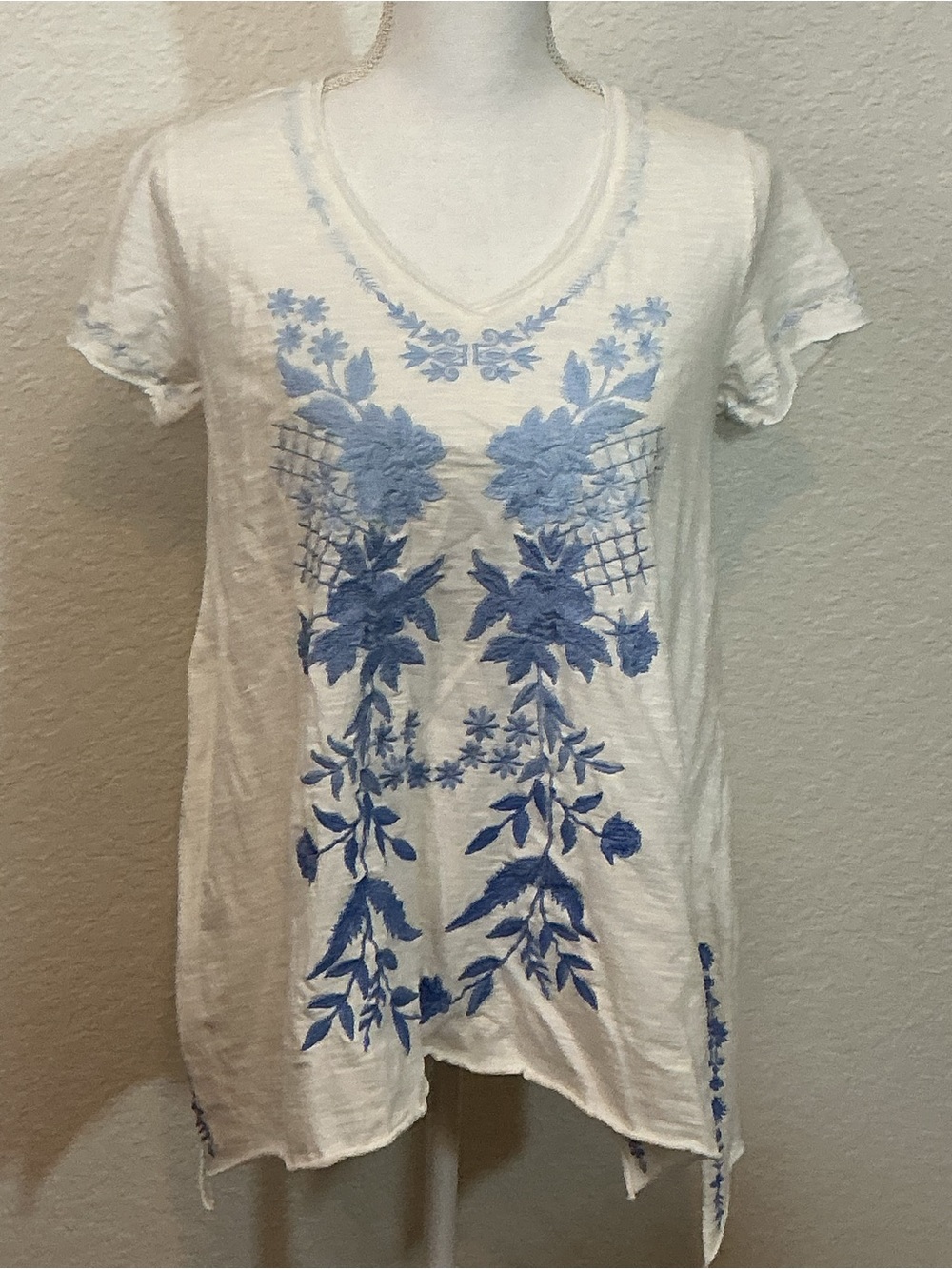 Caite White V-Neck Tee with Blue Floral Embroidery (B1)
